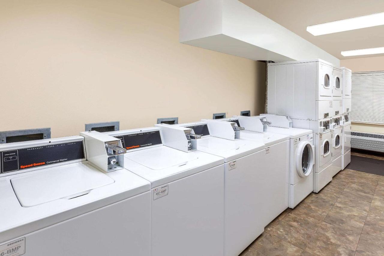 Woodspring Suites Council Bluffs Bagian luar foto