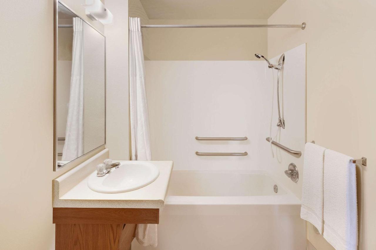 Woodspring Suites Council Bluffs Bagian luar foto